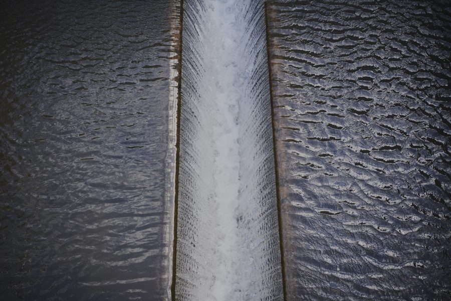 Half pipe tunnel which filters water